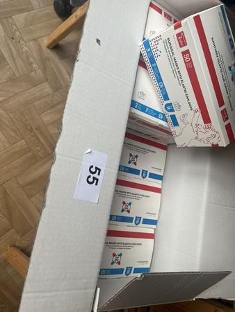 8 Karton je 50 Stück OP Masken mit elastischen Bändern dreilagig 8 Karton je 50 Stück OP Masken mit elastischen Bändern dreilagig