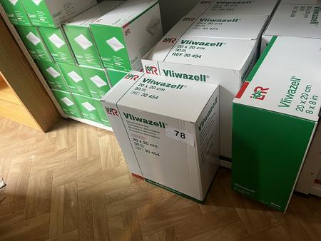 6 Packungen a 30 Stück Vliwazell Saugkompresse 20 x 20 cm 6 Packungen a 30 Stück Vliwazell Saugkompresse 20 x 20 cm