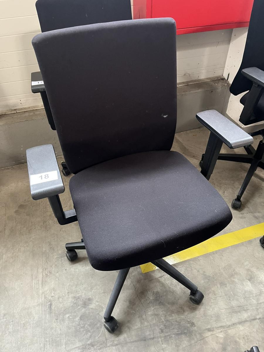 VIASIT - Neudörfler ergonomischer Bürodrehstuhl, schwarz, mit Armlehnen, Neigung, höhenverstellbar