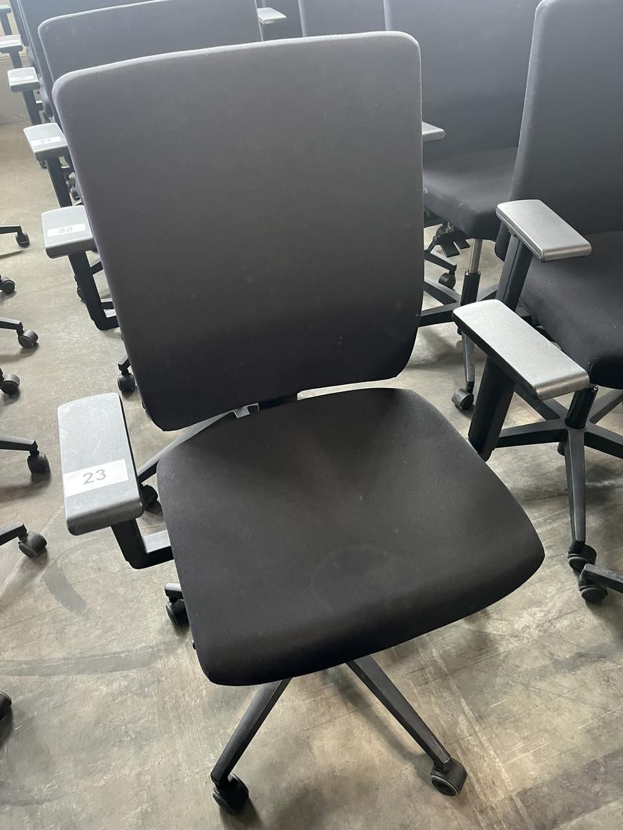 VIASIT - Neudörfler ergonomischer Bürodrehstuhl, schwarz, mit Armlehnen, Neigung, höhenverstellbar