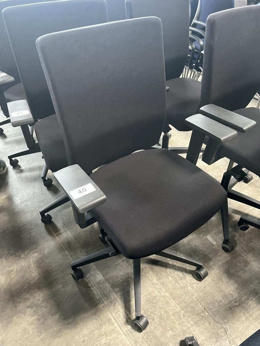 VIASIT - Neudörfler ergonomischer Bürodrehstuhl, schwarz, mit Armlehnen, Neigung, höhenverstellbar