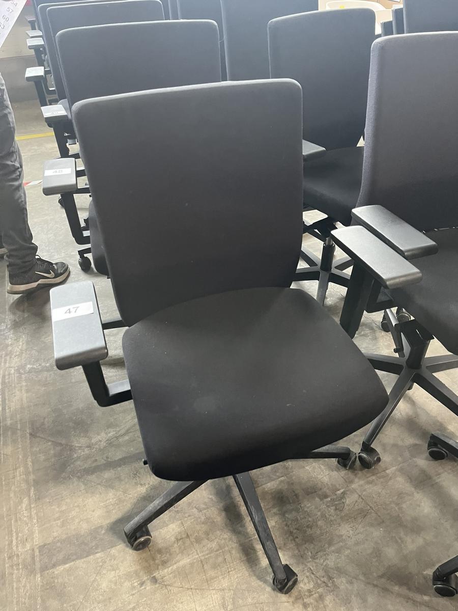 VIASIT - Neudörfler ergonomischer Bürodrehstuhl, schwarz, mit Armlehnen, Neigung, höhenverstellbar