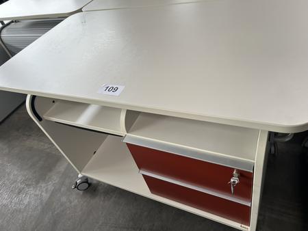 Bene Aktenschrankmodul mit Rollen, 2 Laden und Rollo, ca. 100x55x70cm Bene Aktenschrankmodul mit Rollen, 2 Laden und Rollo, ca. 100x55x70cm