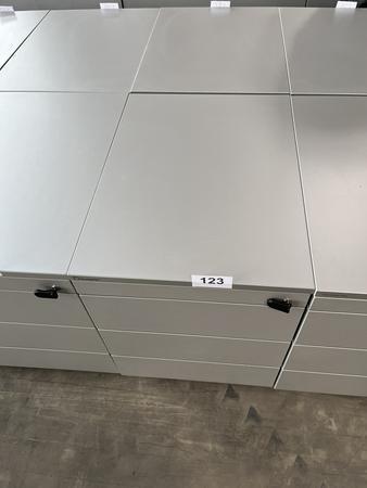 Neudörfler Rollcontainer, mit Schlüssel, silber, ca. 43x60x55cm, 4 Laden Neudörfler Rollcontainer, mit Schlüssel, silber, ca. 43x60x55cm, 4 Laden