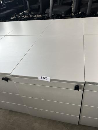 Neudörfler Rollcontainer, mit Schlüssel, silber, ca. 43x60x55cm, 4 Laden Neudörfler Rollcontainer, mit Schlüssel, silber, ca. 43x60x55cm, 4 Laden