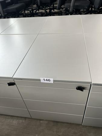 Neudörfler Rollcontainer, mit Schlüssel, silber, ca. 43x60x55cm, 4 Laden Neudörfler Rollcontainer, mit Schlüssel, silber, ca. 43x60x55cm, 4 Laden