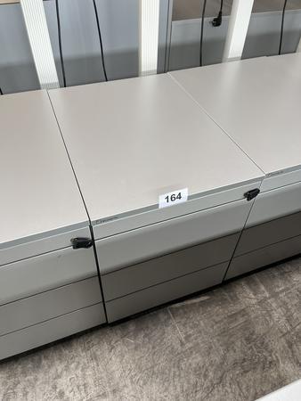 Neudörfler Rollcontainer, mit Schlüssel, silber, ca. 43x60x55cm, 4 Laden Neudörfler Rollcontainer, mit Schlüssel, silber, ca. 43x60x55cm, 4 Laden
