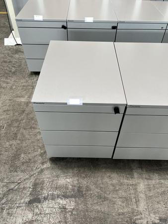 Neudörfler Rollcontainer, ohne Schlüssel, silber, ca. 43x60x55cm, 4 Laden Neudörfler Rollcontainer, ohne Schlüssel, silber, ca. 43x60x55cm, 4 Laden