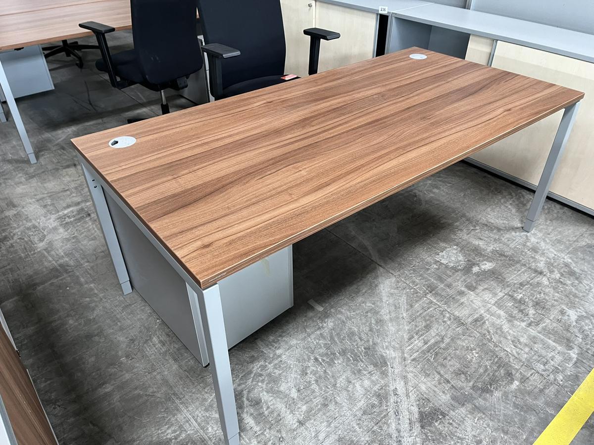 Neudörfler Schreibtisch?d=2025-06-19 00:37:57