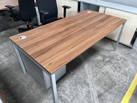 Neudörfler Schreibtisch, 180x90cm, Nuss, Rahmen silber Neudörfler Schreibtisch, 180x90cm, Nuss, Rahmen silber