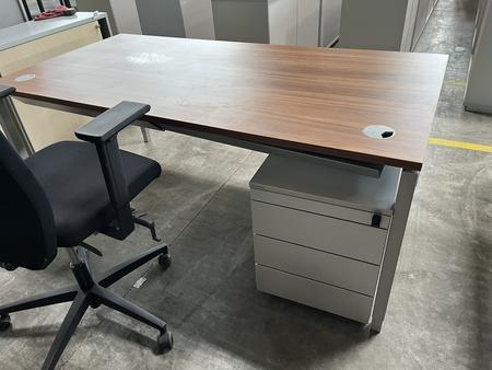Neudörfler Schreibtisch, 180x90cm, Nuss, Rahmen silber Neudörfler Schreibtisch, 180x90cm, Nuss, Rahmen silber
