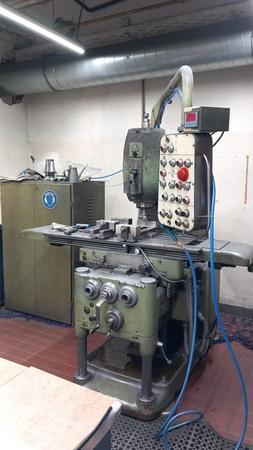 TOS FB25 Universalfrsmschine, BJ ca. 1971 - 1973, SK50 Aufnahme DIN2080, Drehzahl 2200, Vorschub bis zu 1250, Leistung 11 kW, im Vorschubgetriebe ist ein Zahnrad defekt