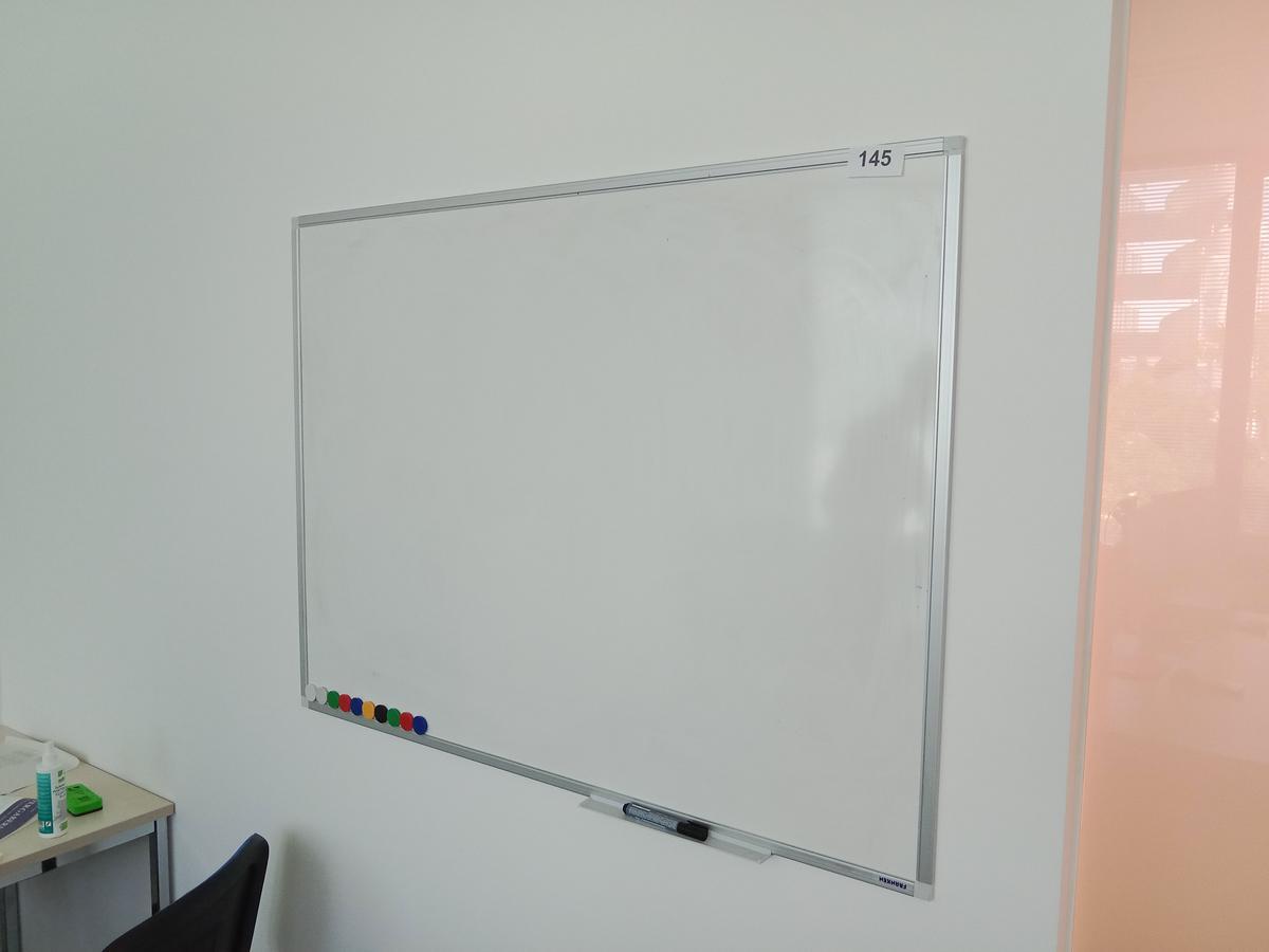 Whiteboard ca. 120/100 cm