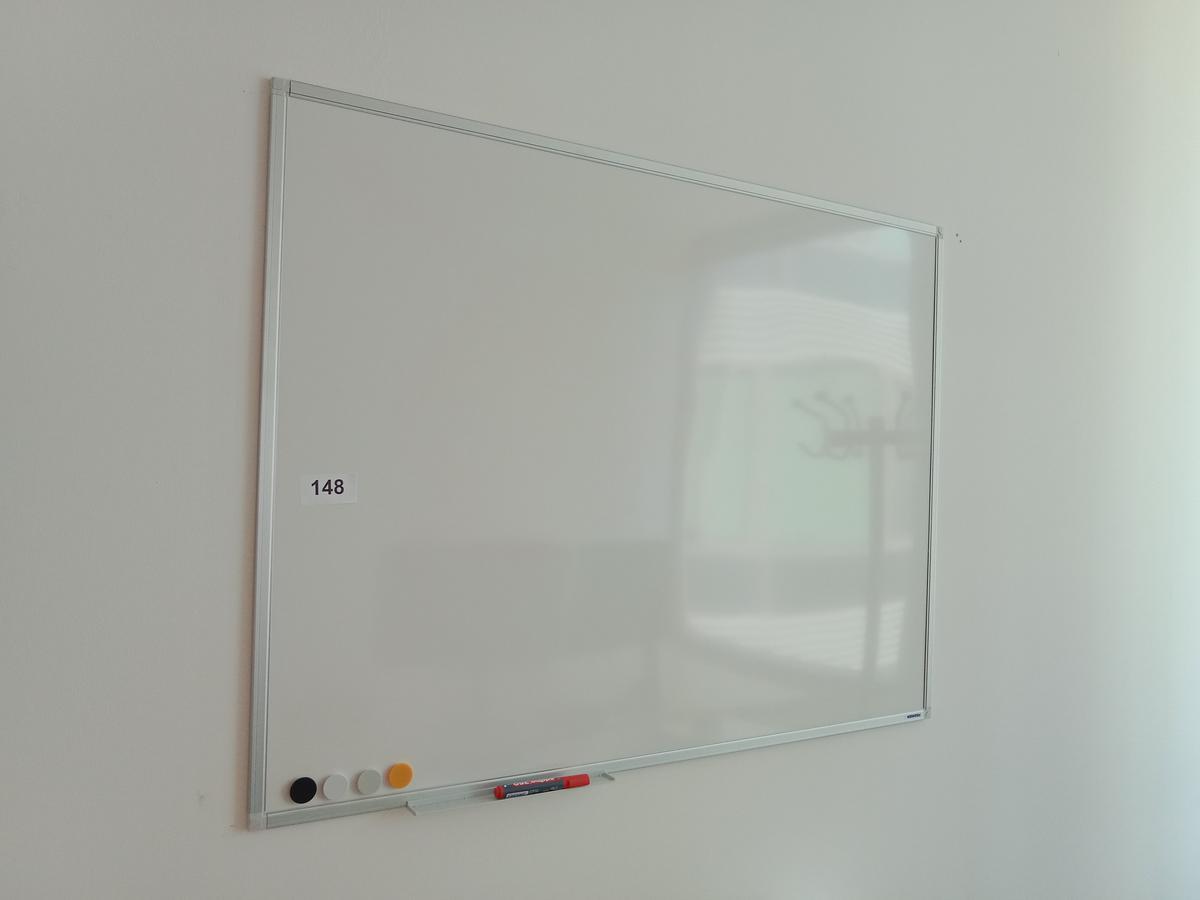 Whiteboard ca. 120/90 cm