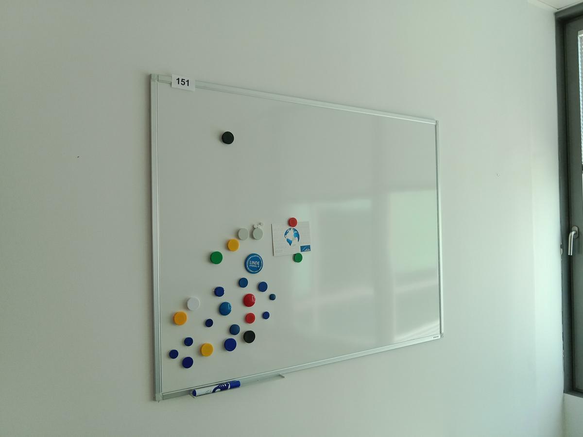 Whiteboard ca. 120/90 cm