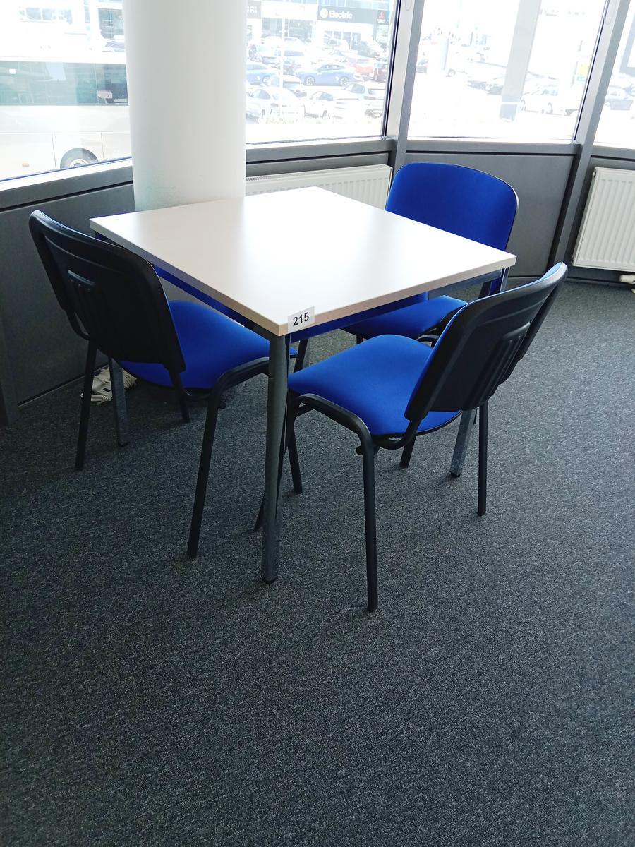 Besprechungstisch ca.80/80 cm mit 3 Besucherstühlen