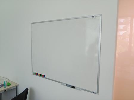 Whiteboard ca. 120/100 cm Whiteboard ca. 120/100 cm