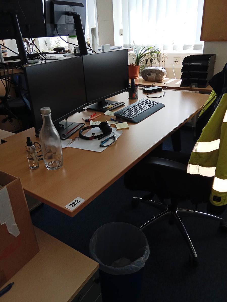 Schreibtisch ca. 180/80 cm?d=2025-06-28 23:56:54