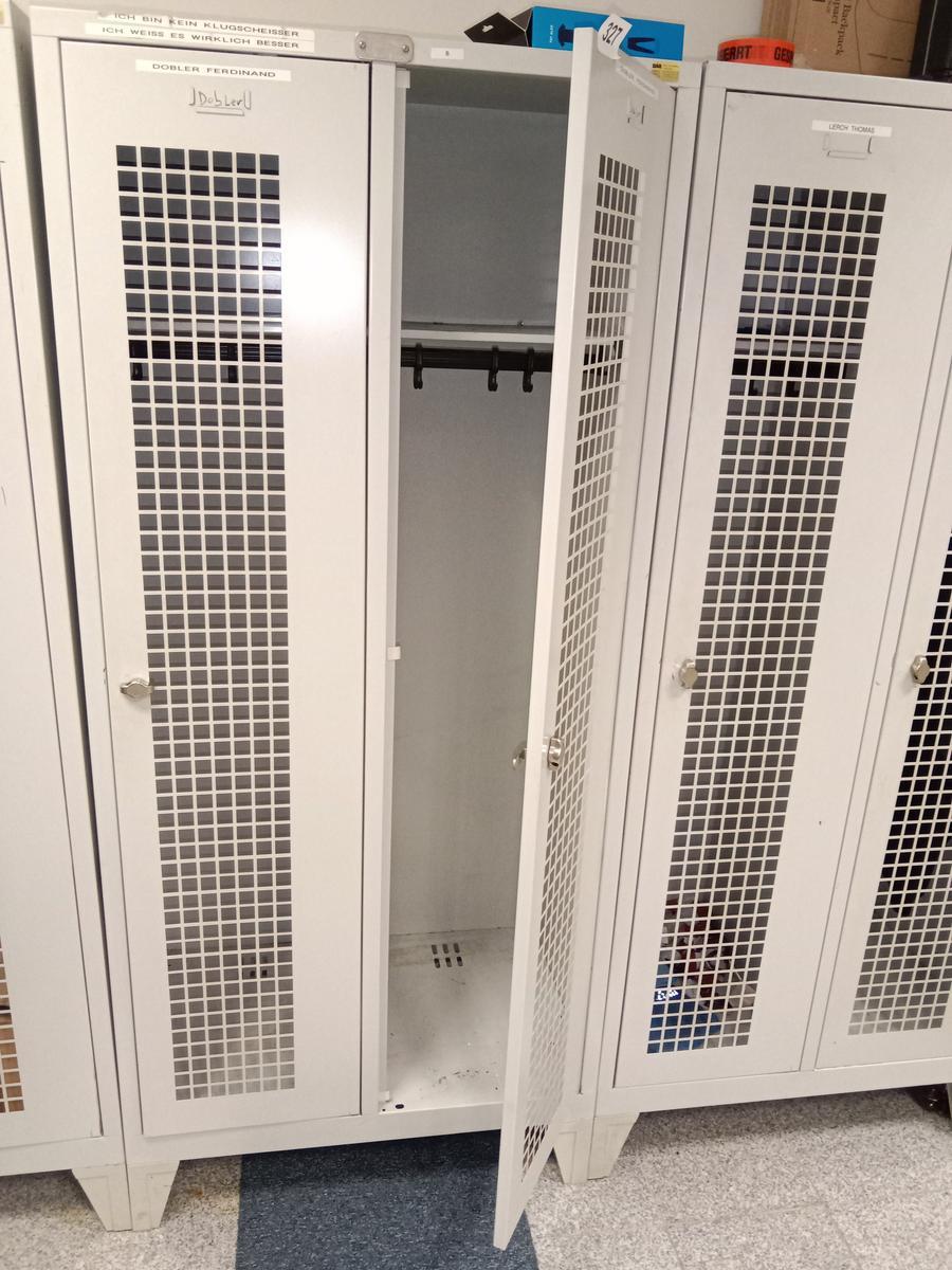 BÄR Umkleideschrank ca. 185/80/50 cm?d=2025-06-29 04:59:43