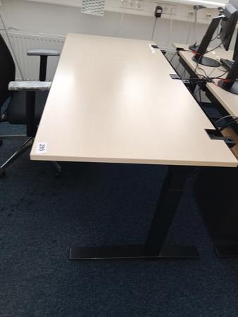 Schreibtisch ca. 180/80 cm Schreibtisch ca. 180/80 cm