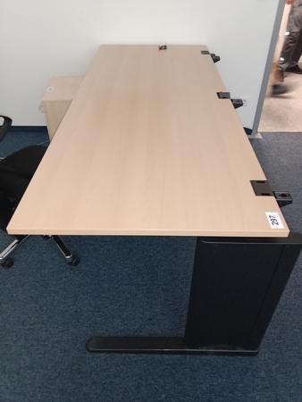 Schreibtisch ca. 180/80 cm Schreibtisch ca. 180/80 cm