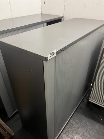 2 Stk. Aktenschränke, 120x44x110cm, 1 x mit Schlüssel, 1 x ohne Schlüssel 2 Stk. Aktenschränke, 120x44x110cm, 1 x mit Schlüssel, 1 x ohne Schlüssel
