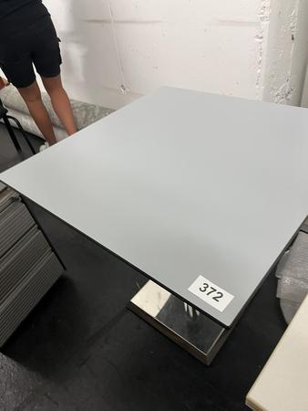 Besprechungstisch, ca. 80x80x72cm Besprechungstisch, ca. 80x80x72cm