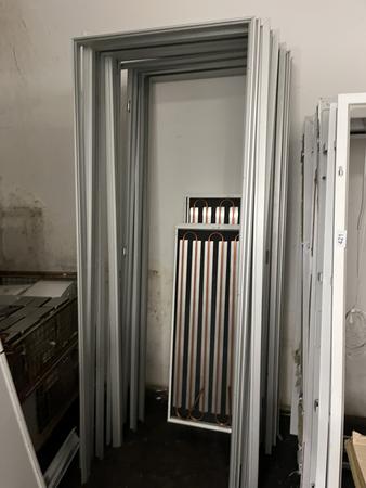 11 Stk. Glastüren mit Türbeschlägen und Druckergarnituren, je 243x92cm 11 Stk. Glastüren mit Türbeschlägen und Druckergarnituren, je 243x92cm
