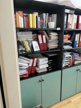 Aktenschrankmodul mit Doppeltüre oben offen Aktenschrankmodul mit Doppeltüre oben offen