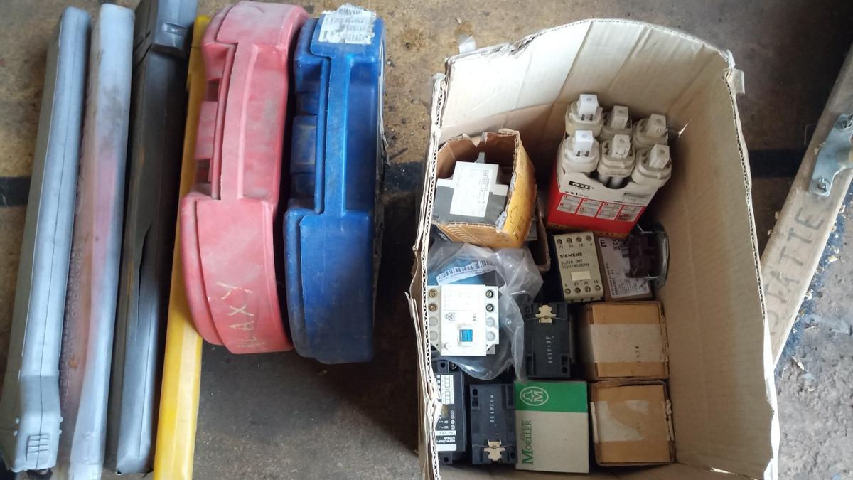 Elektrische Komponenten, Pannendreieck, Schneeketten