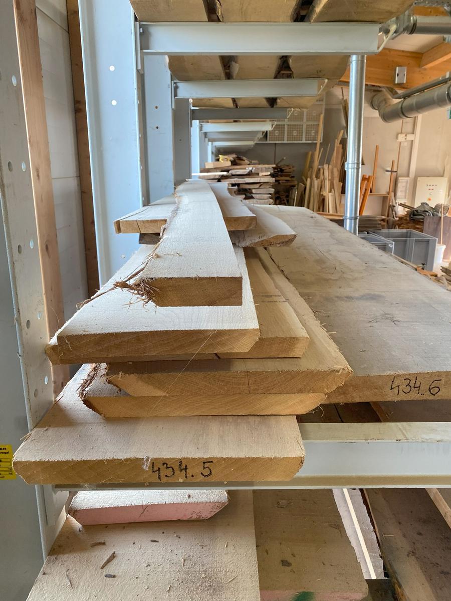 Regalinhalt: 7 Stk.Eichenholz 300/400 cm - 30er