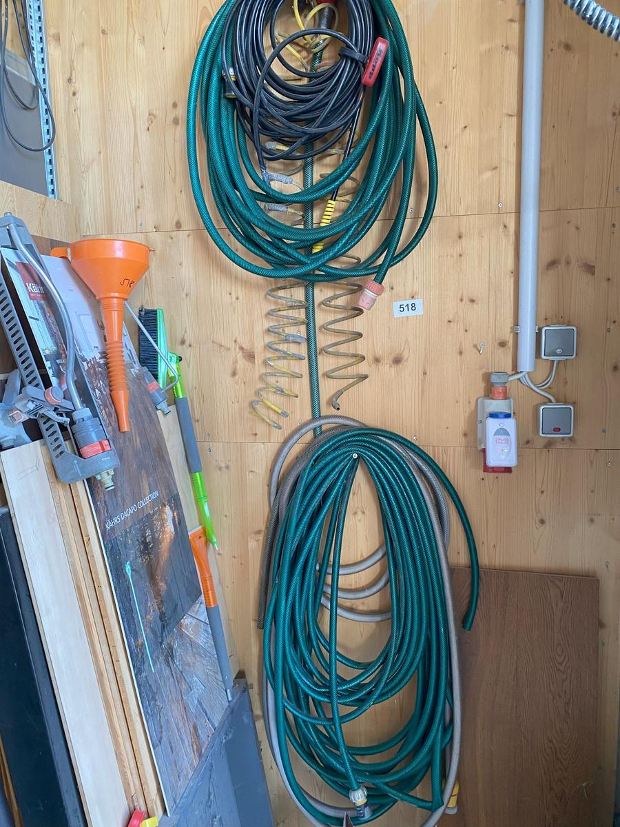 Posten Wasserschläuche und Gartenzubehör
