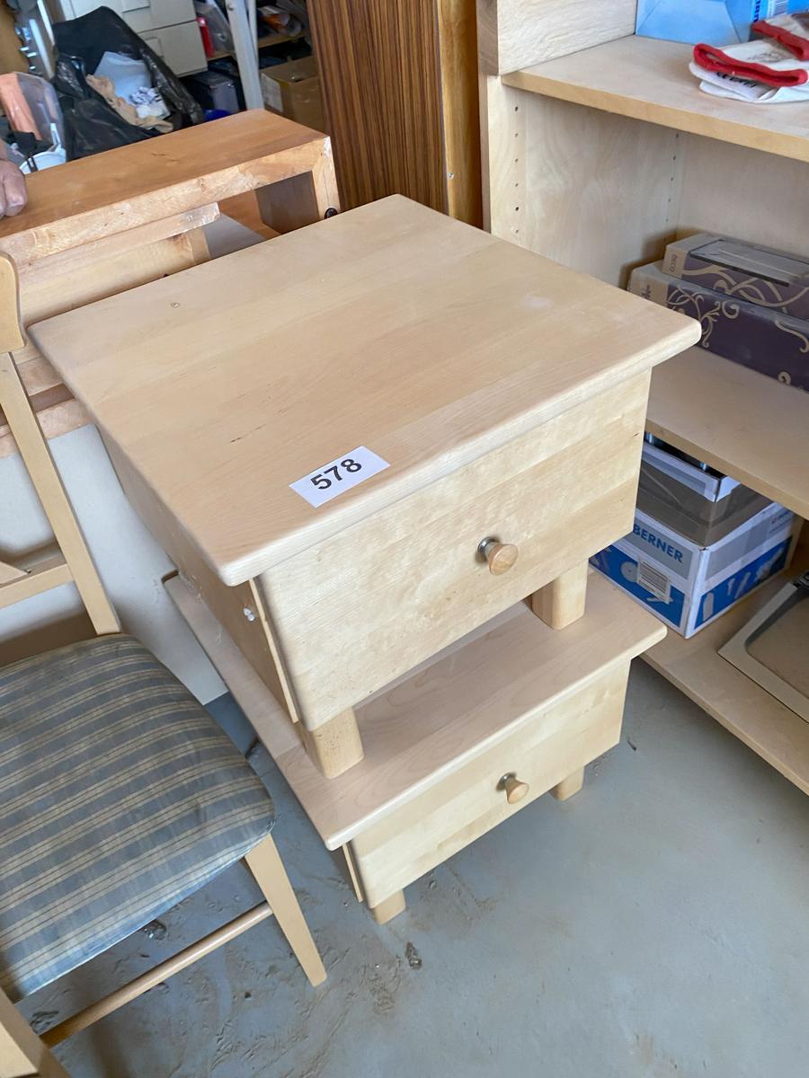 2 Nachtkästchen 48 x 48 x 40 cm?d=2025-08-07 11:37:33