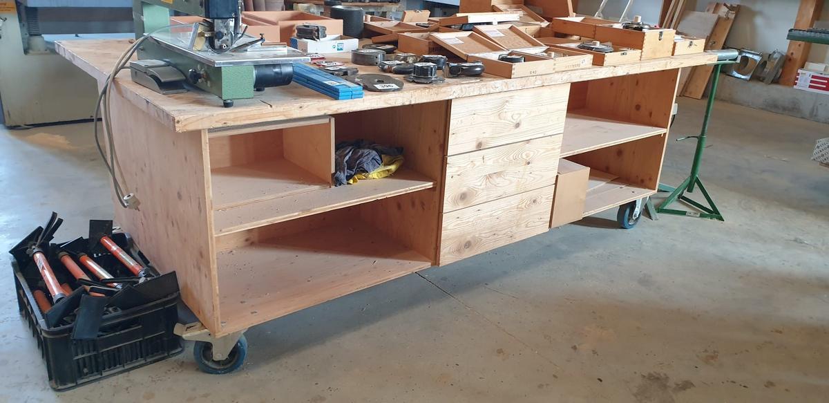4 Stück Arbeitstische fahrbar 250 x 120 cm