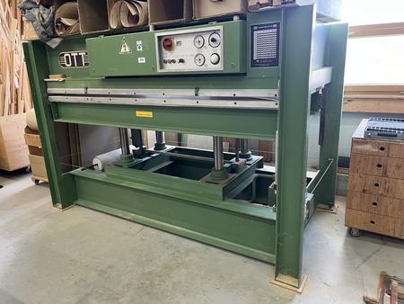 OTT-Flächen-Heizpresse- 380 V, 19,2 KW - ST2513/90- Plattengröße 1350 x 2 550 mm mit Folie und neuwerigen Alu - 4 Stempel - Topzustand OTT-Flächen-Heizpresse- 380 V, 19,2 KW - ST2513/90- Plattengröße 1350 x 2 550 mm mit Folie und neuwerigen Alu - 4 Stempel - Topzustand