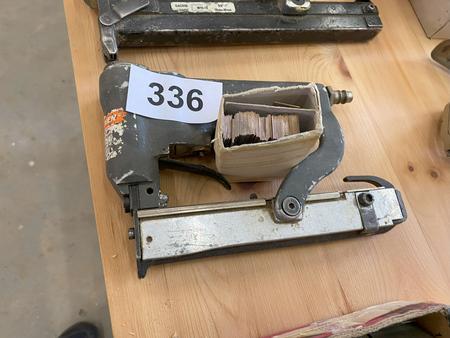 SENCO Luftdrucknagler Typ J + Posten Druckluftnägel SENCO Luftdrucknagler Typ J + Posten Druckluftnägel