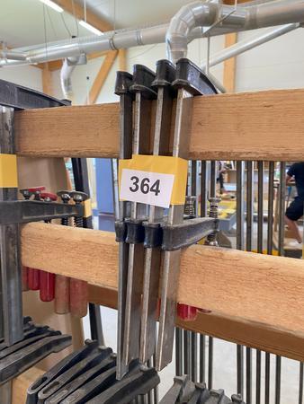 1 Stk.Schraubzwingen 30 cm , 3 Stk. 25 cm 1 Stk.Schraubzwingen 30 cm , 3 Stk. 25 cm