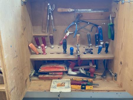 Tischlerwerkzeugschrank inklusive Handwerkzeugen Tischlerwerkzeugschrank inklusive Handwerkzeugen