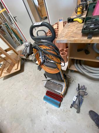 Bodenreinigungsmaschine mit Ersatzbürsten Lux Uni Prov 340 Bodenreinigungsmaschine mit Ersatzbürsten Lux Uni Prov 340
