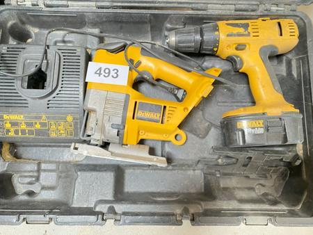 DeWalt Akkuschrauber - Akkustichsaäge mit Laadegerät + 1 Akku DeWalt Akkuschrauber - Akkustichsaäge mit Laadegerät + 1 Akku