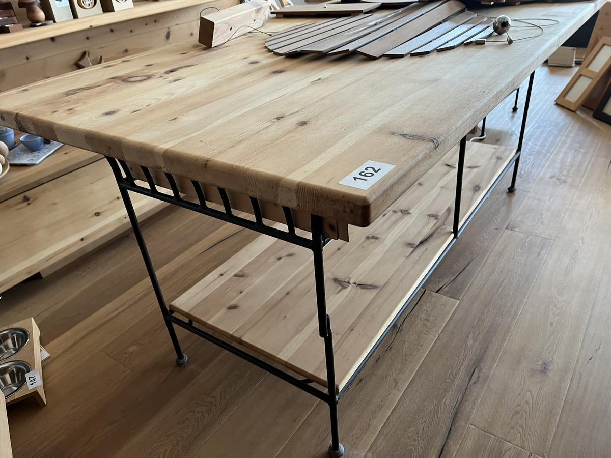 Holztisch ca. 200 x 100 cm mit einer Auszugslade und Zwischenboden