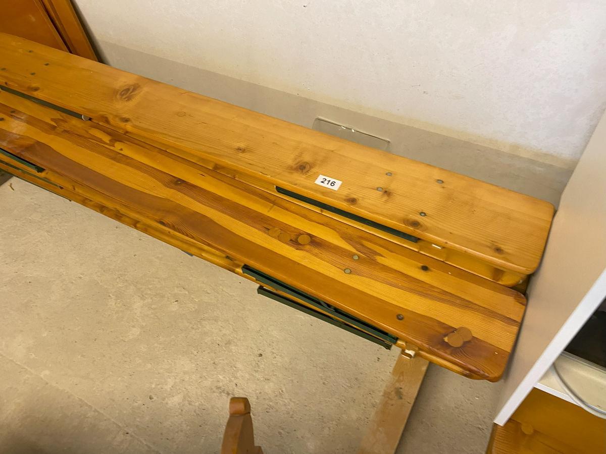 7 Stk. Heurigenbänke + 2 Stk. Tische