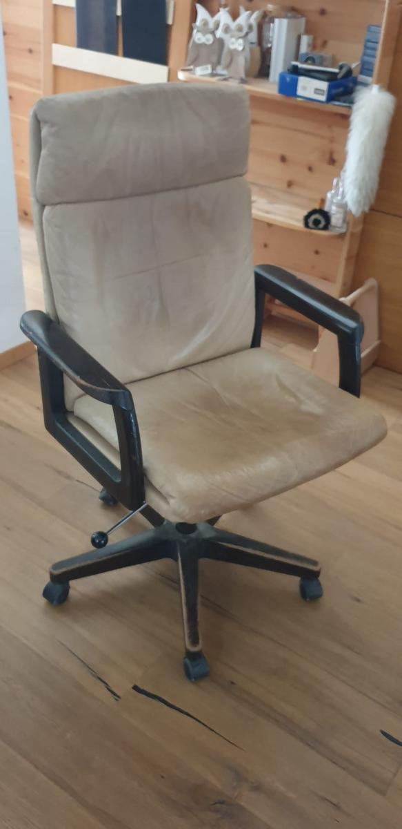Bürodrehstuhl?d=2025-08-10 21:50:16