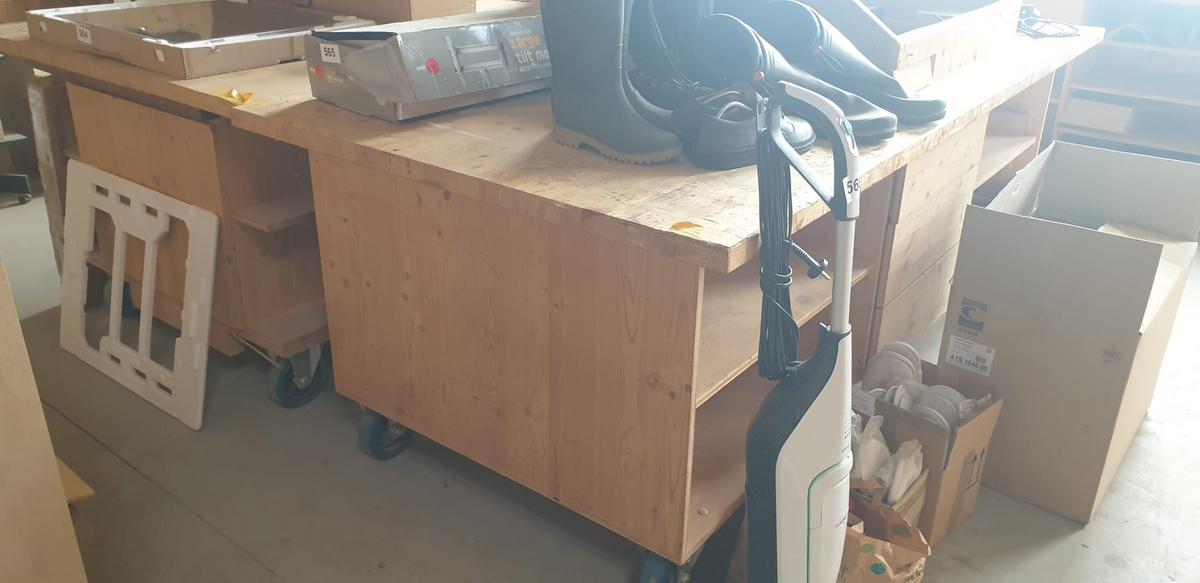 4 Stück Arbeitstische ca. 250x120x 80 cm?d=2025-08-10 02:16:43