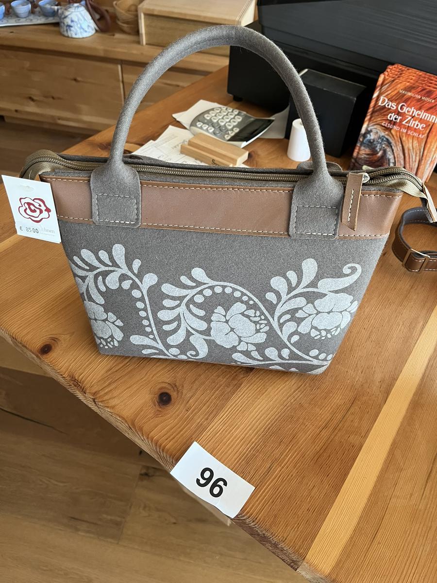 Handtasche