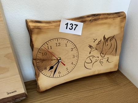 Wanduhr 30 x 26 cm in Holz Wanduhr 30 x 26 cm in Holz