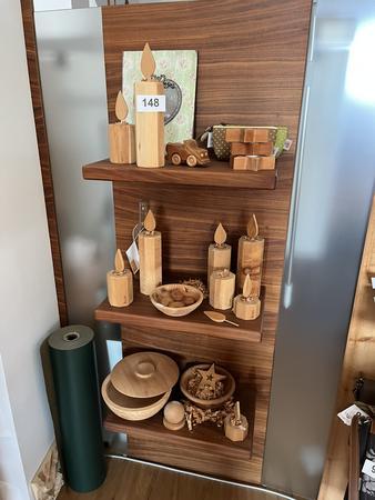 Regalinhaltkomplette Bestand an Dekomaterialien Regalinhaltkomplette Bestand an Dekomaterialien