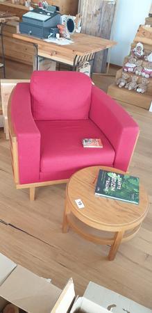 Sitzkomfortsofa 95 x 95 cm mit Beistelltisch 50 x 35 cm Sitzkomfortsofa 95 x 95 cm mit Beistelltisch 50 x 35 cm