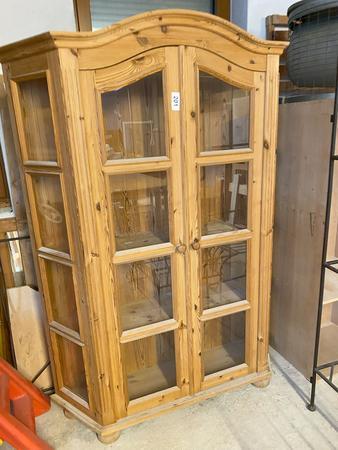 Glasvitrinenschrank 140 x 40 x 185 cm Glasvitrinenschrank 140 x 40 x 185 cm