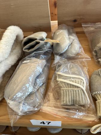4 Paar Kinderhandschuhe 4 Paar Kinderhandschuhe